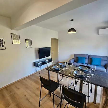 Апартаменты Riverside Escape Charming 1- Bedroom Flat
